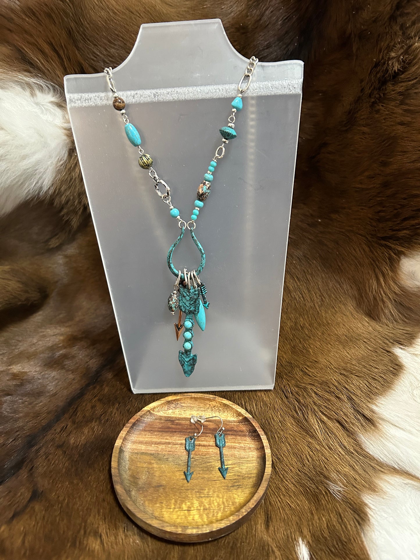 Turquoise Arrow Horseshoe Western Style Necklace and Earrings