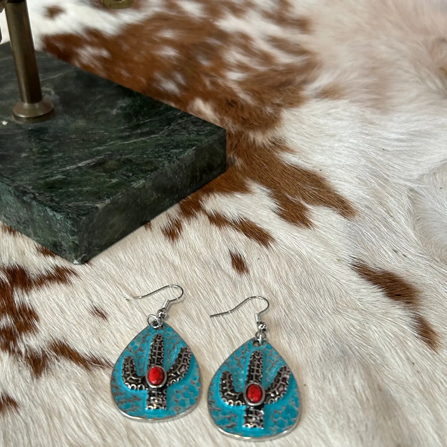 Oval Shape Cactus in the Center Earrings