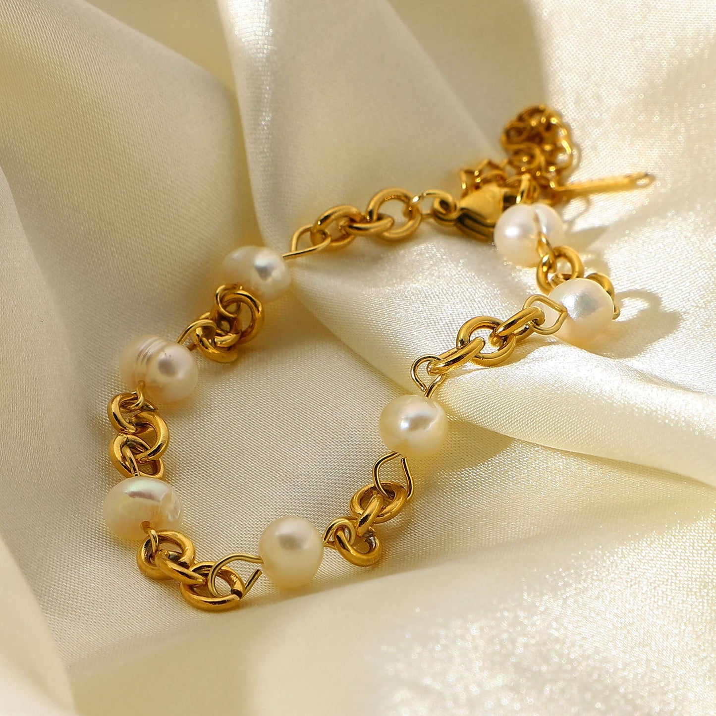 18K Gold Plated Aurelia Pearl Bracelet-3