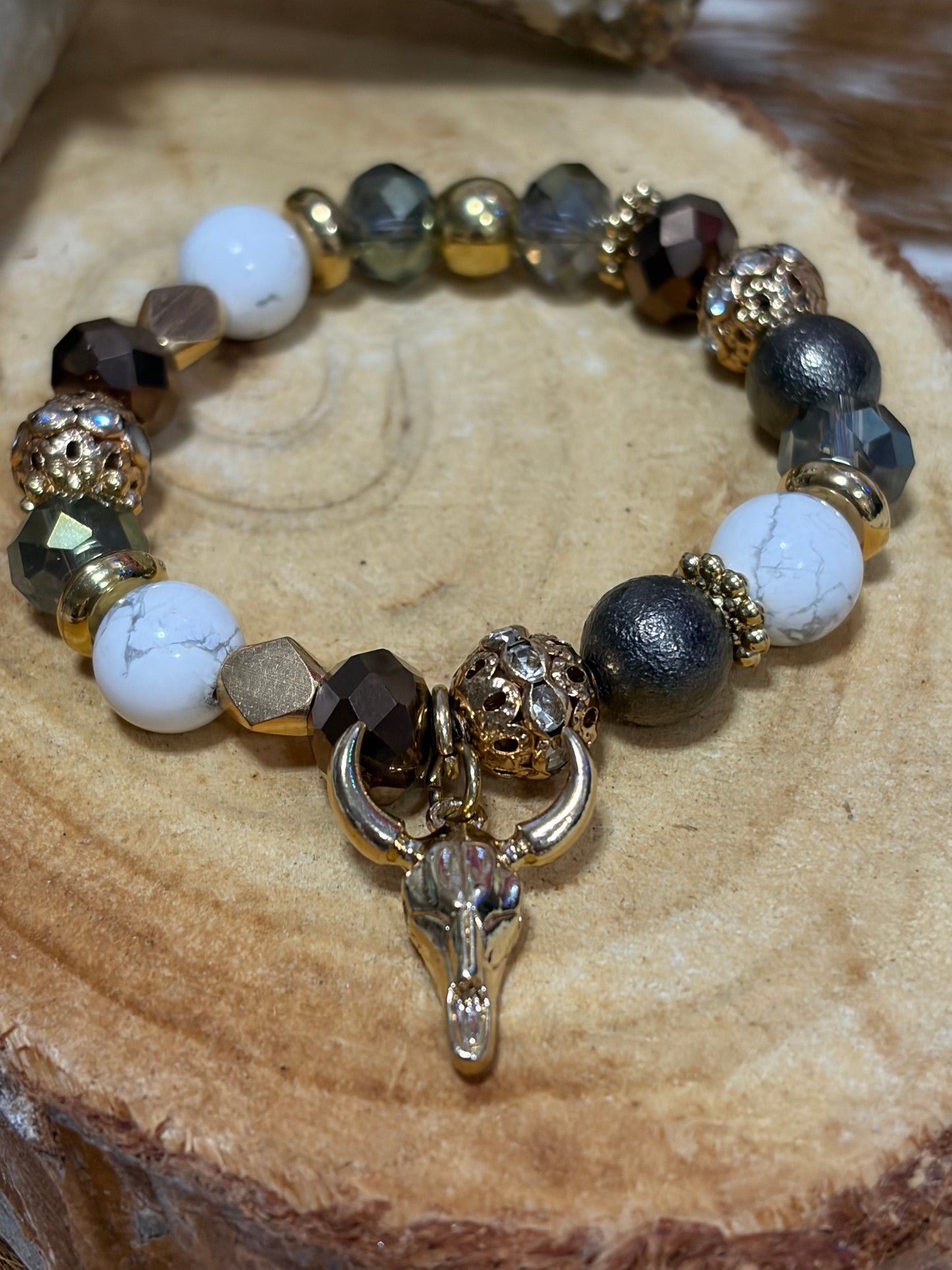 Western Steerhead Charm Stretch Bracelet Gold Browns White Beads