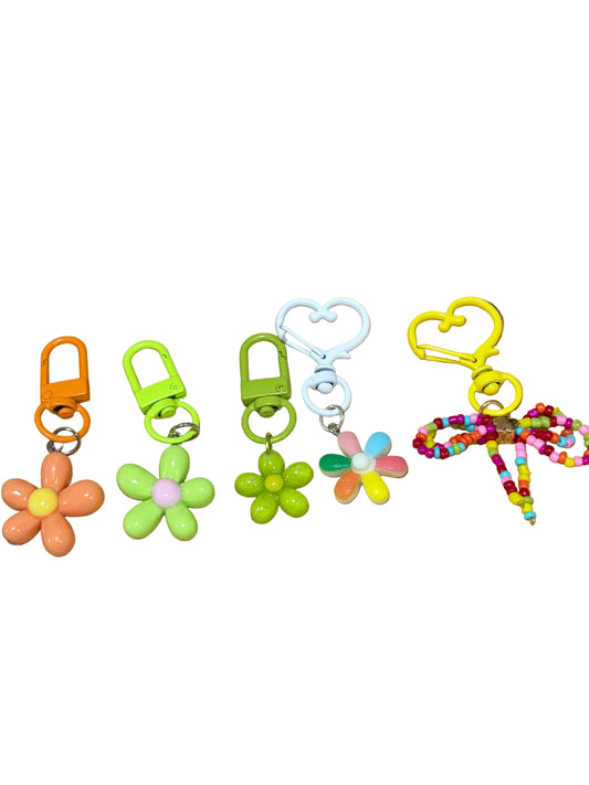 Daisey  Flower Beaded Bow Keychain Bag Charm