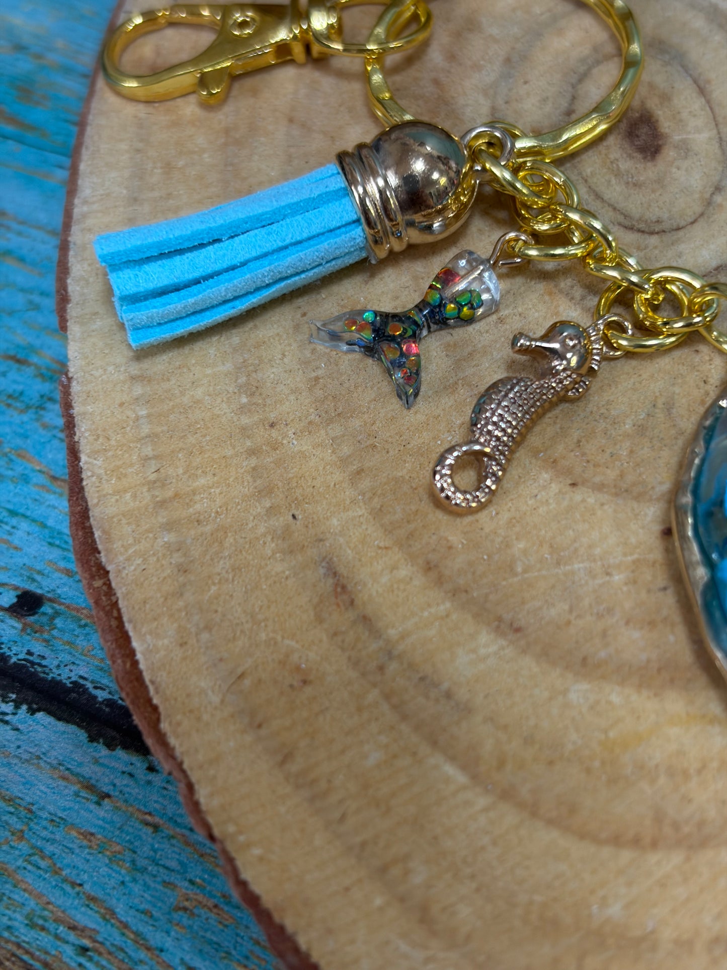 Round Resin Gold Plated Keychain Bag Charm Ocean Scene Starfish  Sea Shells