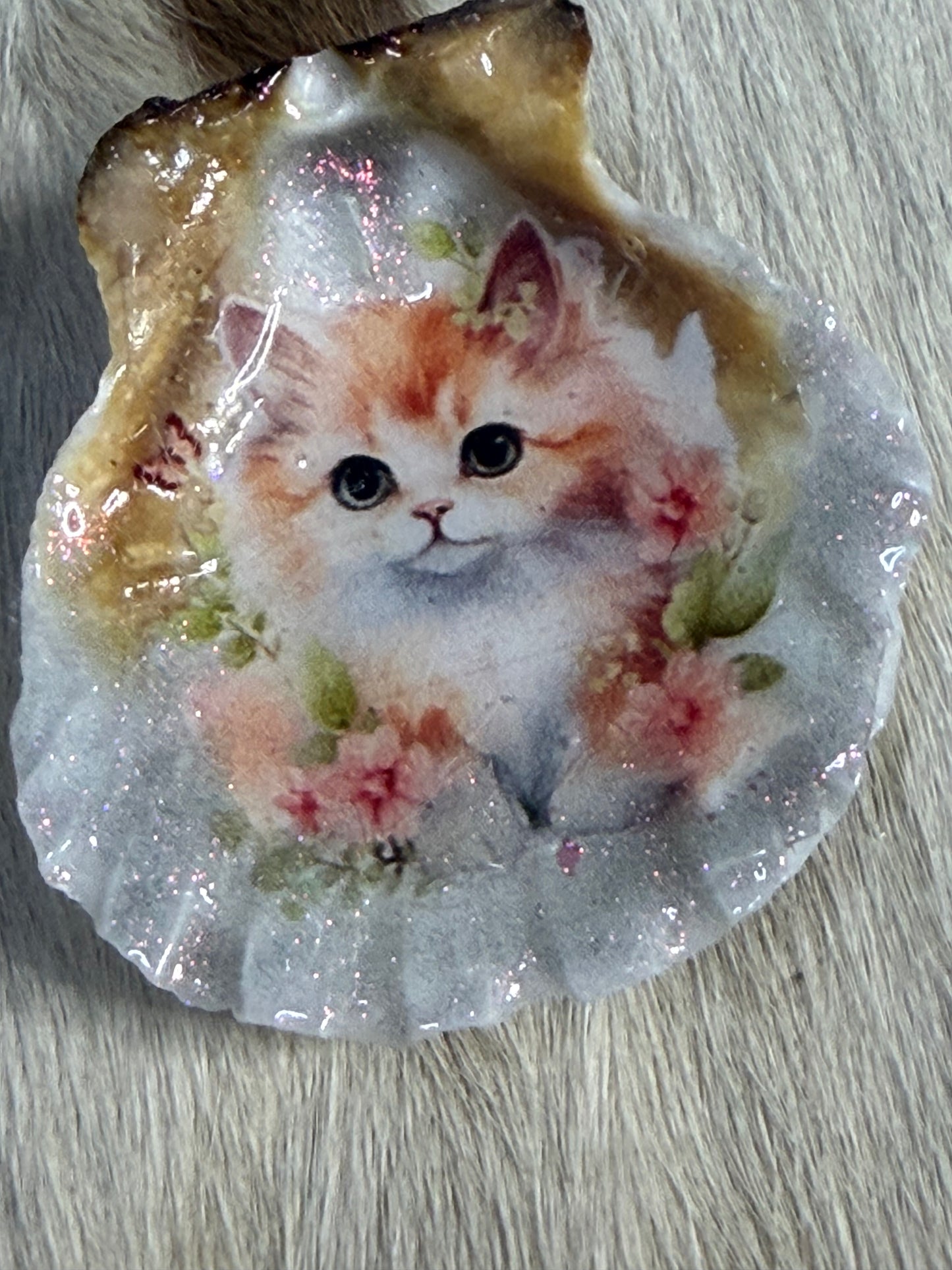Resin Sea Shell Kitty kitten Kitchen Refrigerator Magnet