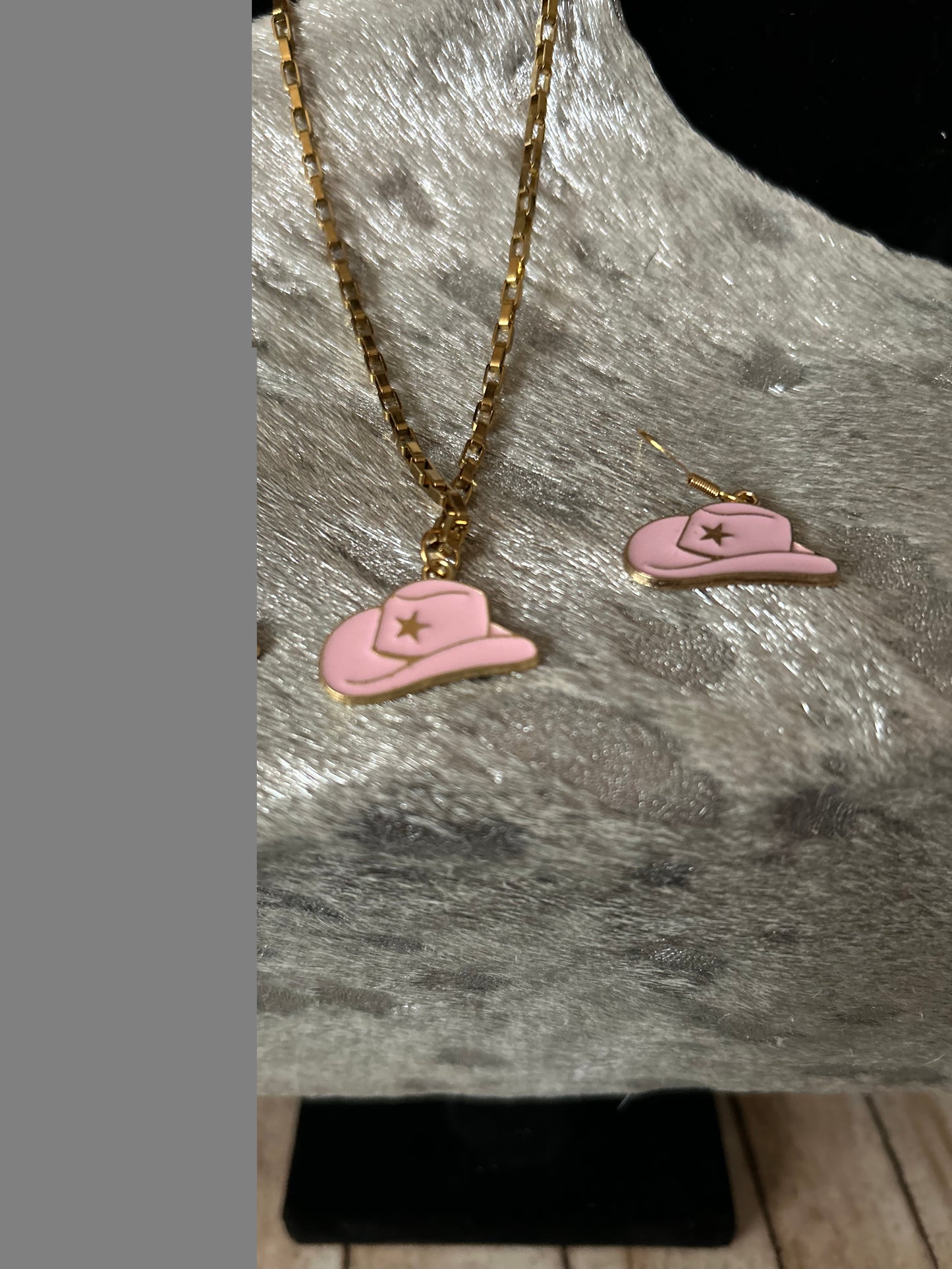 Western Pink Cowgirl Hat Necklace & Earring Set