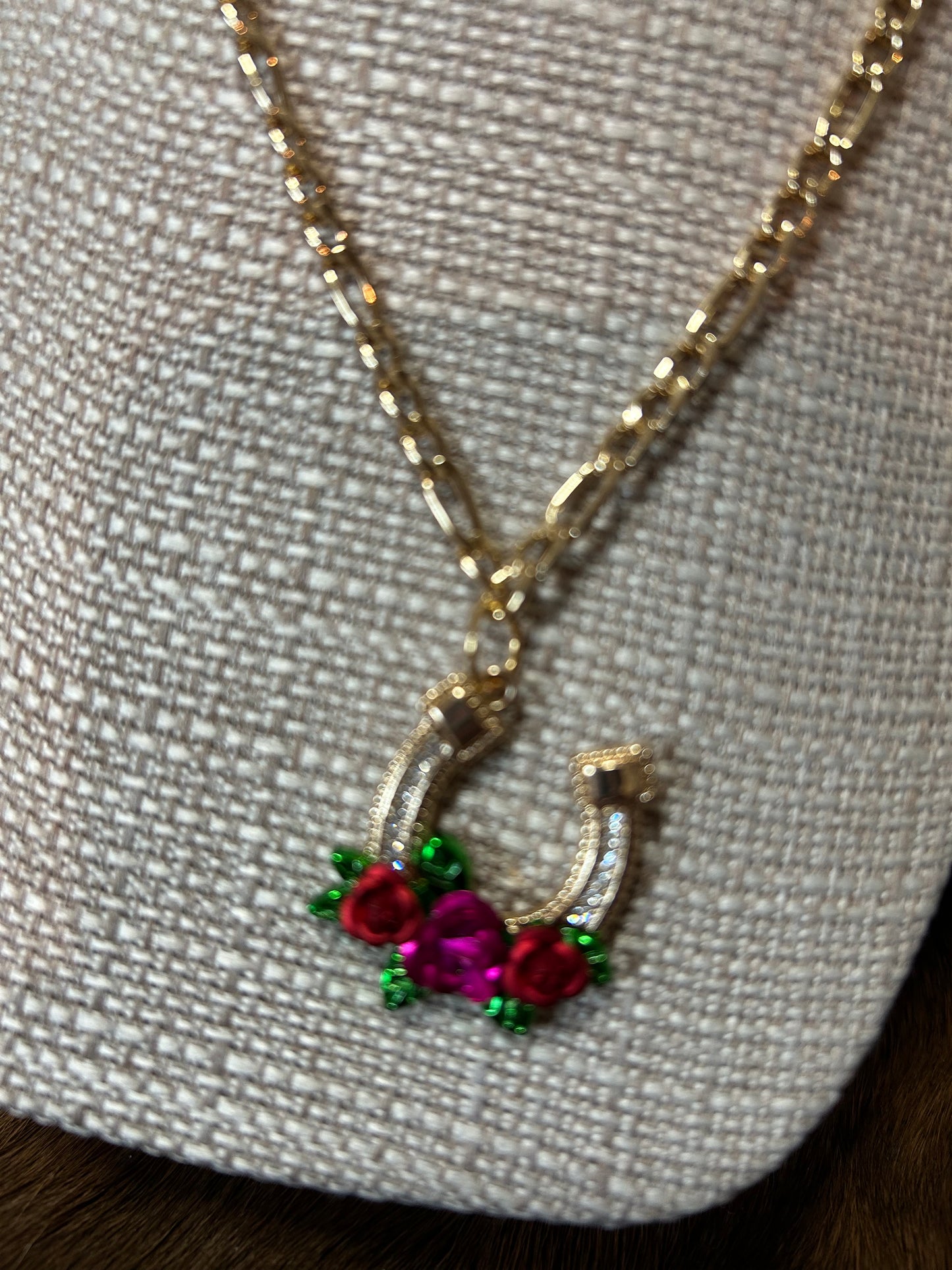 Western Horseshoe with Rhinestones and Red Roses Necklace