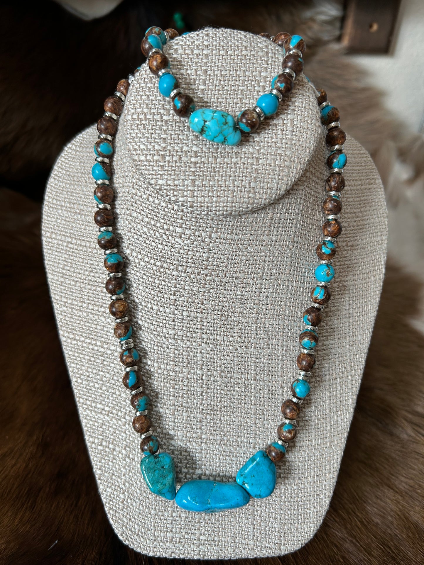 Western Turquois Beads and Stones Necklace & Bracelet Set