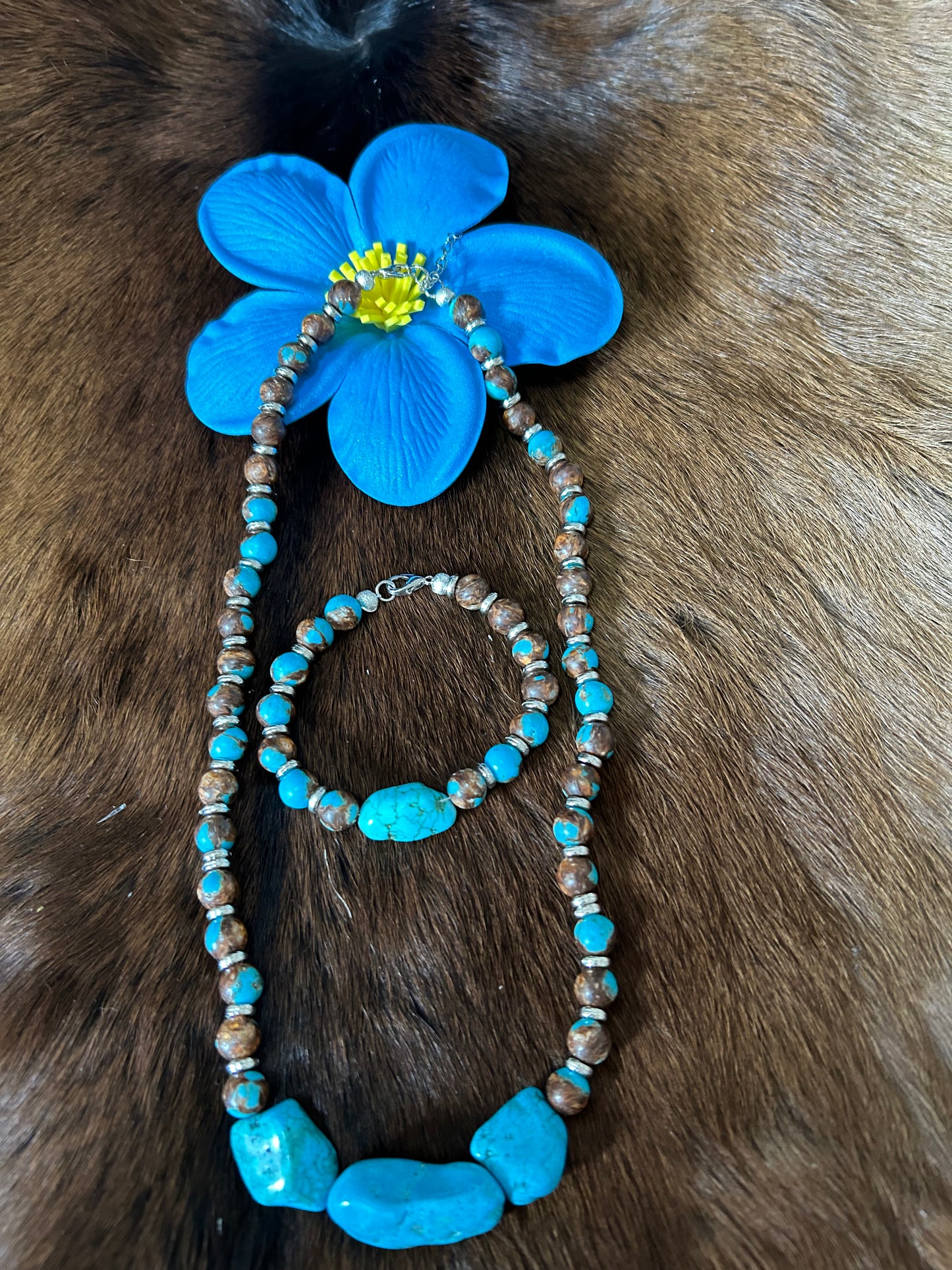 Western Turquois Beads and Stones Necklace & Bracelet Set
