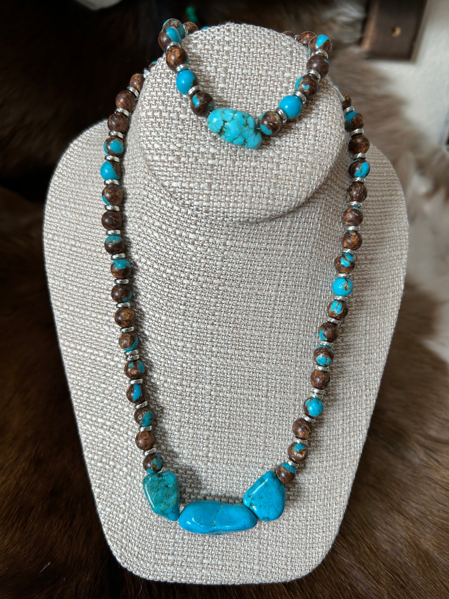 Western Turquois Beads and Stones Necklace & Bracelet Set