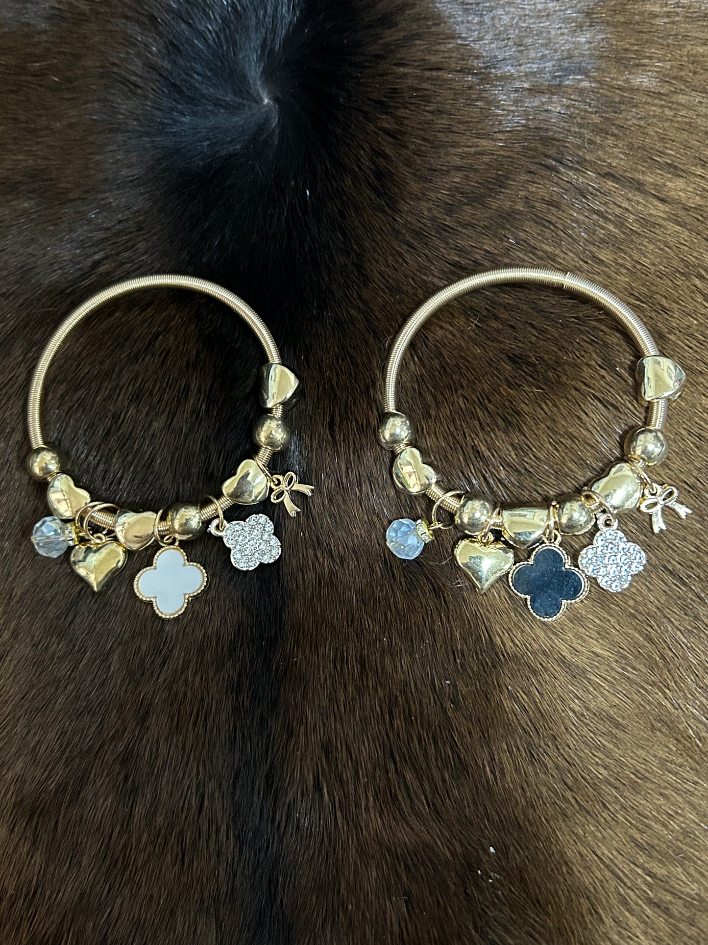 Black White Clover Jump Coil Stretch Bracelets